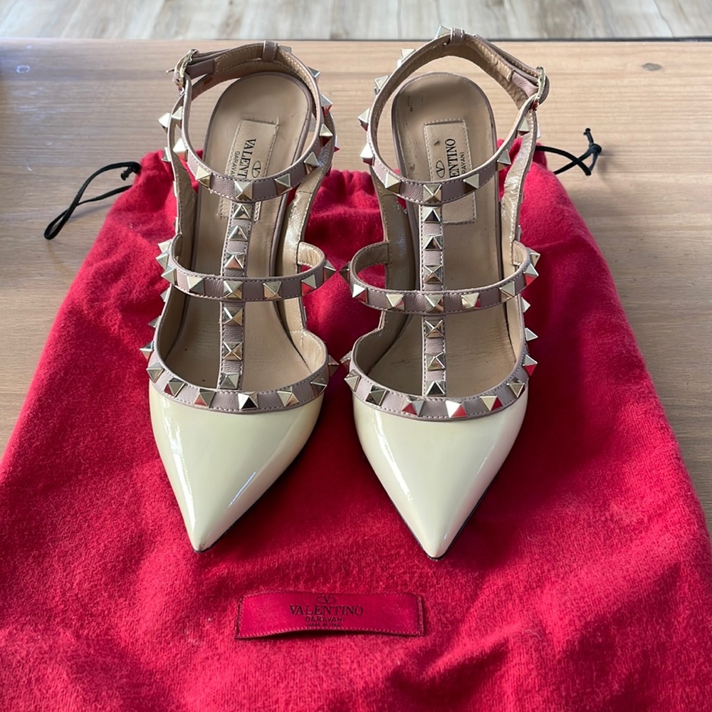 Valentino Rockstud Pumps